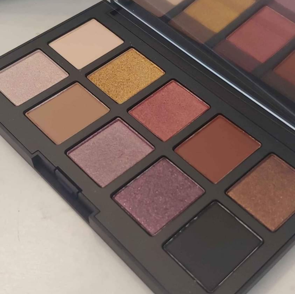 New Haus laboratories eye shadow palette